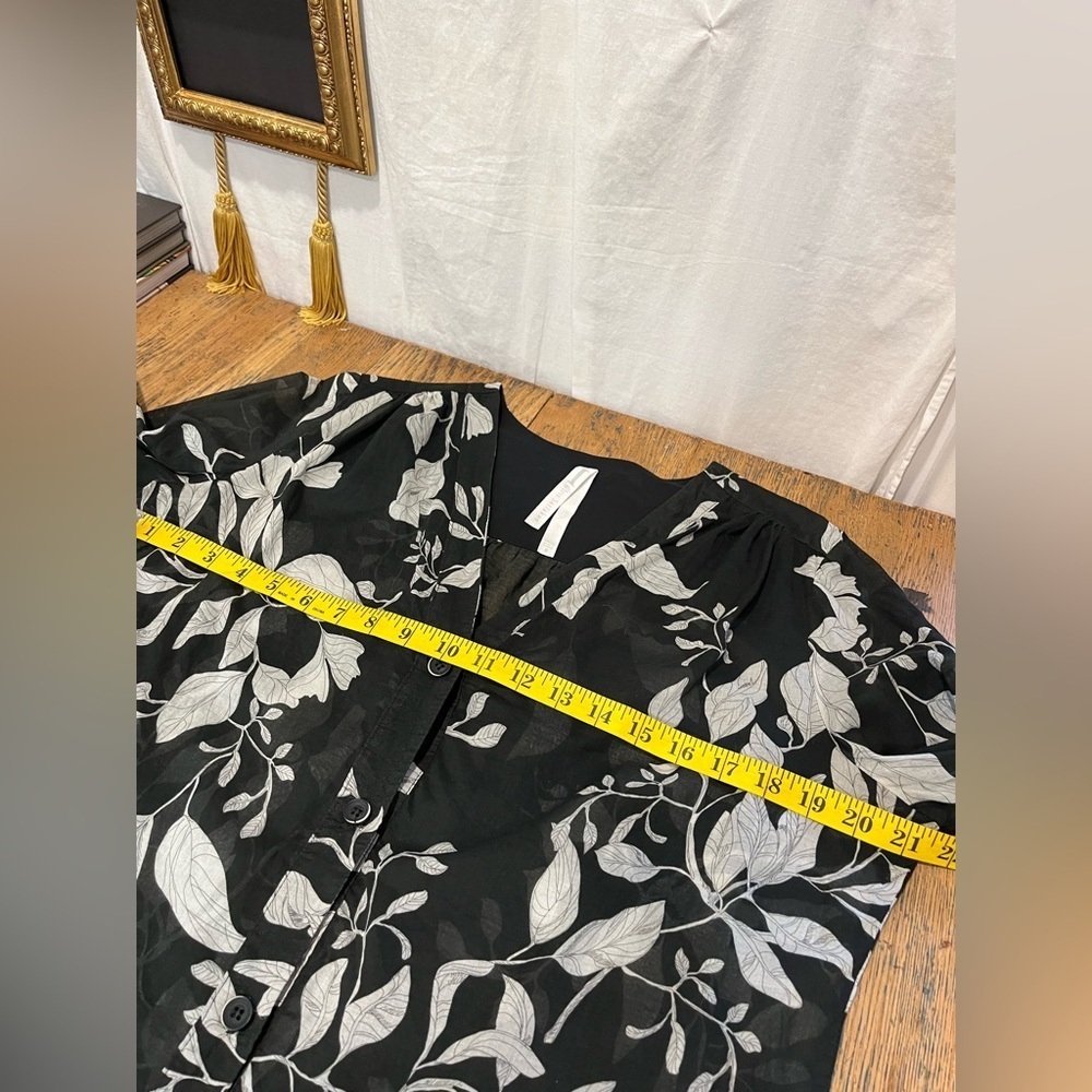 IRIS SETLAKWE – Black & White Floral Blouse 8 - Picture 7 of 9